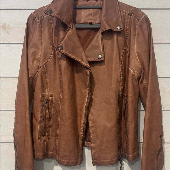 Max Studio Tan Faux Leather Women's Jacket in Great condition! - Picture 7 of 16